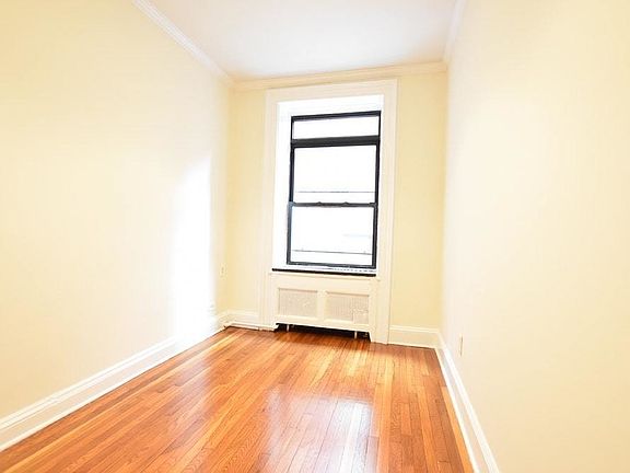 4th image of 4 E 36th St #44R