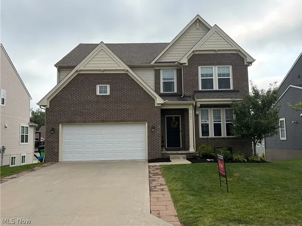 987 Hawkin Ln, Aurora, OH 44202
