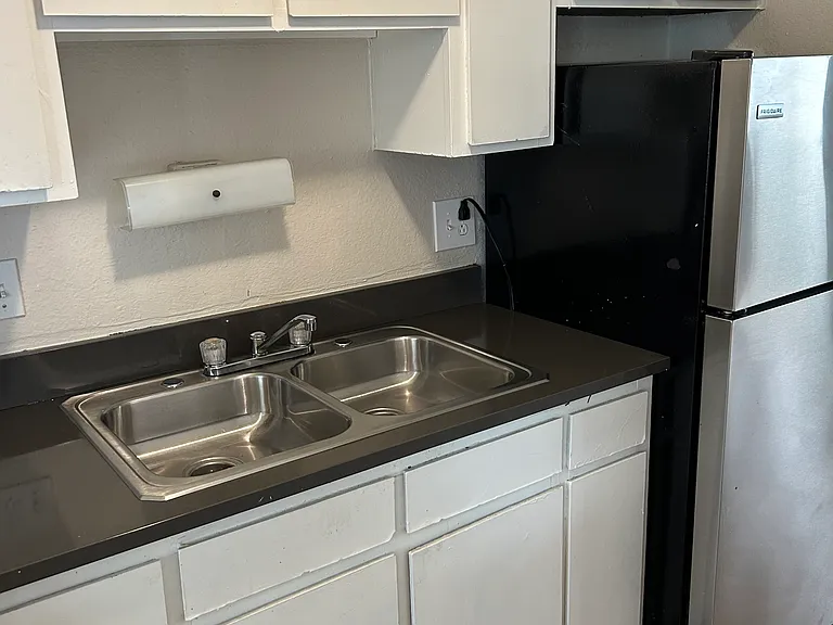 1100 Quivas — Photo 3