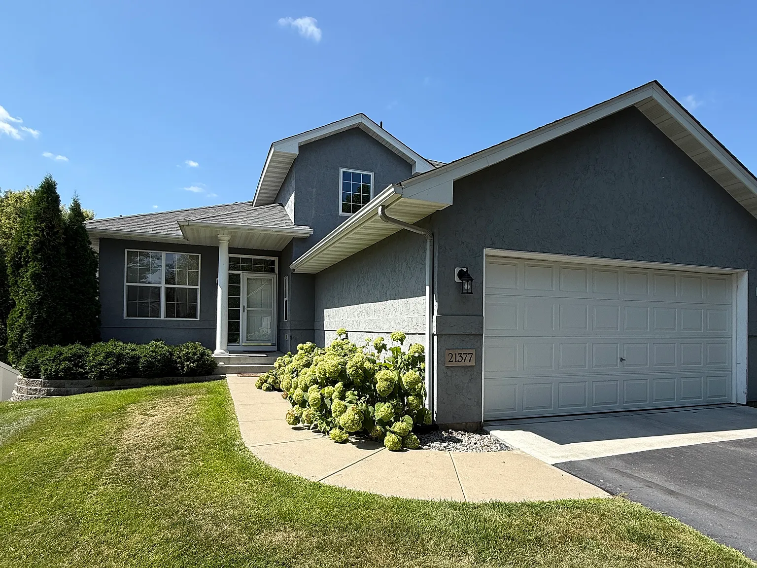 4 bed, 2700 sqft, $3,350 — Photo 1