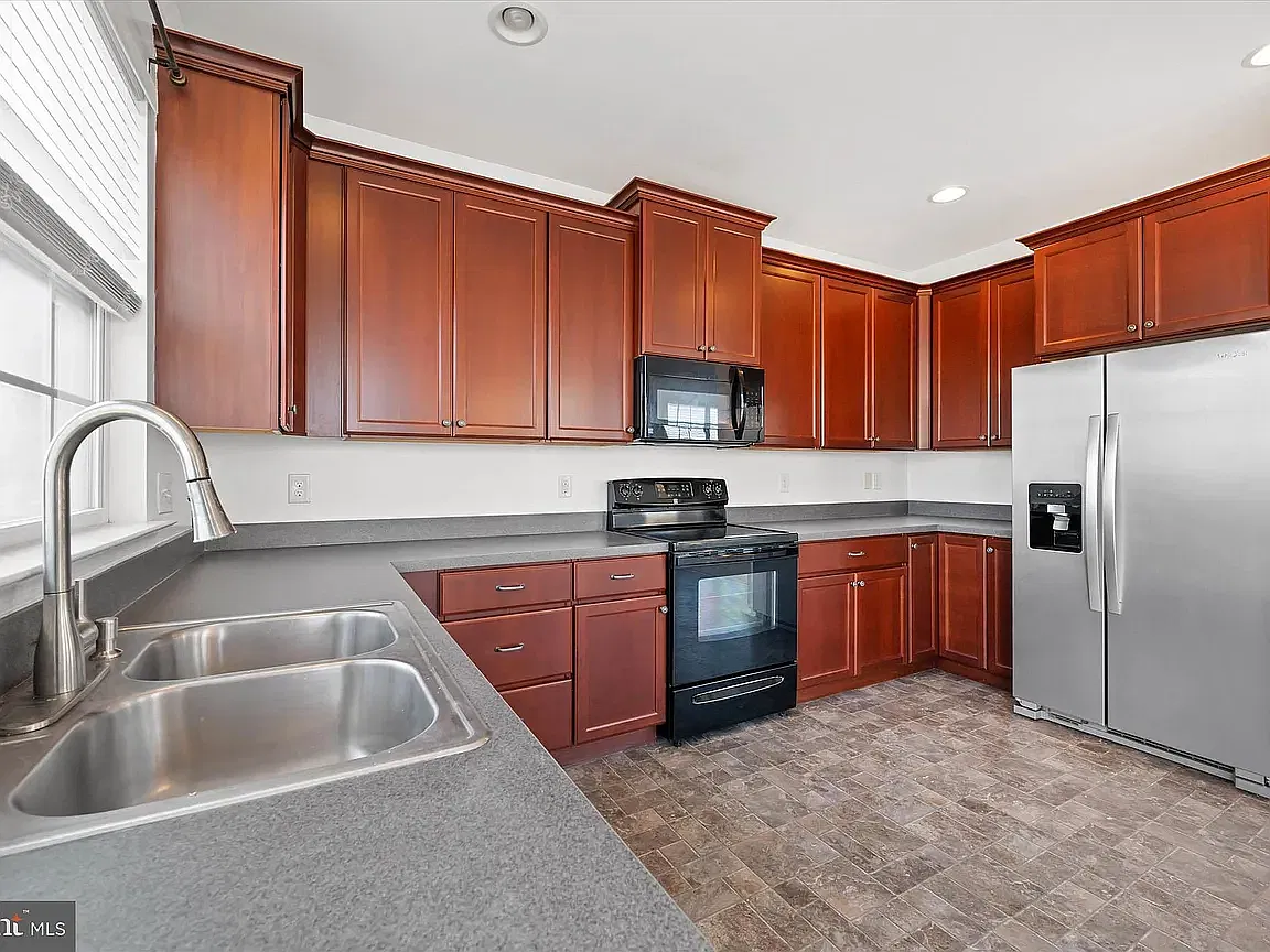 3 bed, 2.5 bath, 2150 sqft, $2,795 — Photo 3