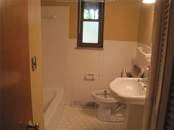 5th image of 130 Swarthmore Ave