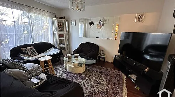 6217 Newcastle Ave — Photo 11