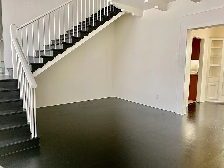 1042 N Crescent Heights Blvd — Photo 5