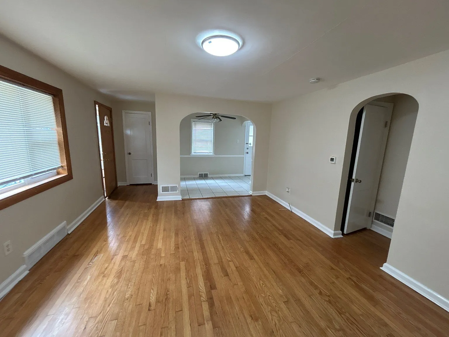 3 bed, 1900 sqft, $2,200 — Photo 3