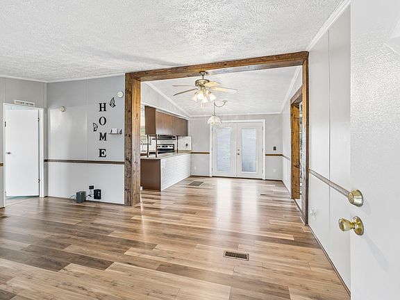 3rd image of 47 Riddleton Cir