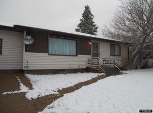 213 La Paloma Dr, Rawlins, WY 82301