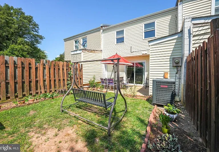 7908 Sharpsburg Ct — Photo 11