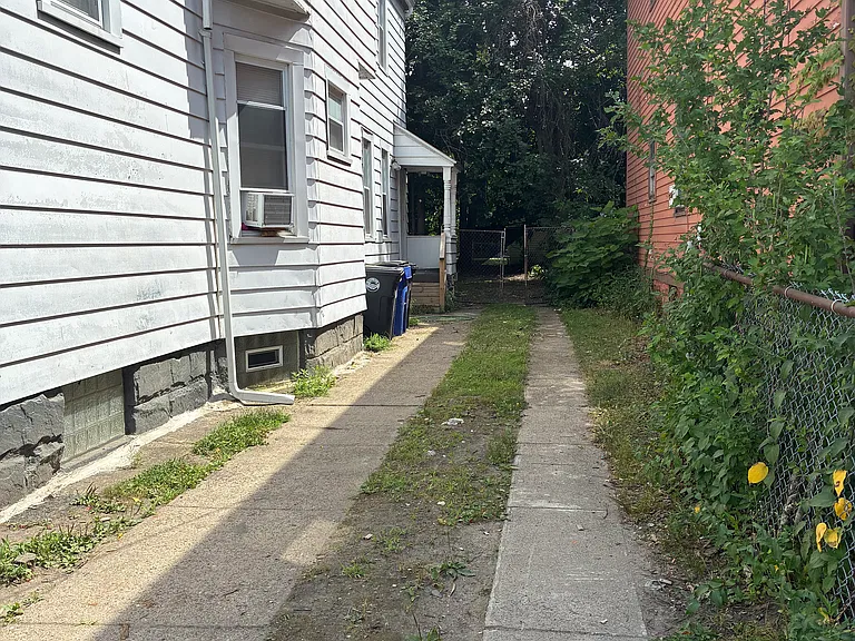 8218 Korman Ave #UP — Photo 19