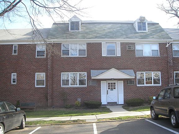 Conveniently located to pool/parking and laundry facilities