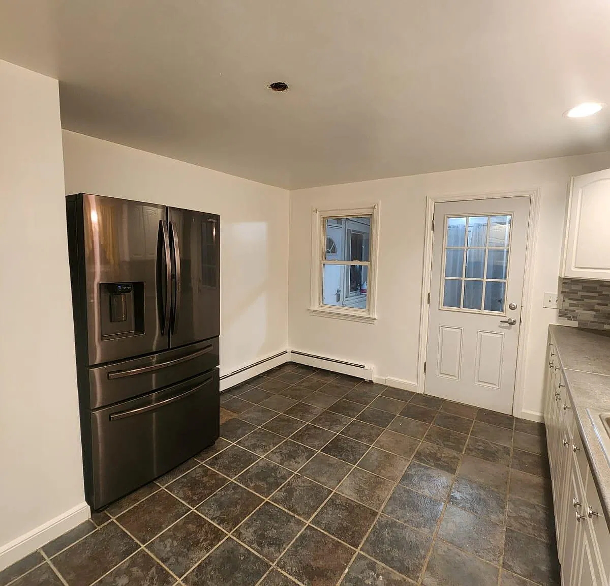 457 Lincoln Ave — Photo 2