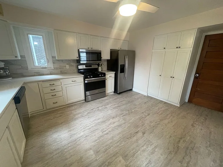 1720 Laurel Ave — Photo 9
