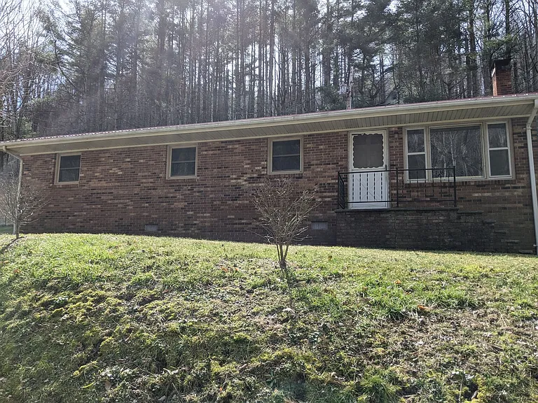 554 Love Hollow Rd — Photo 1