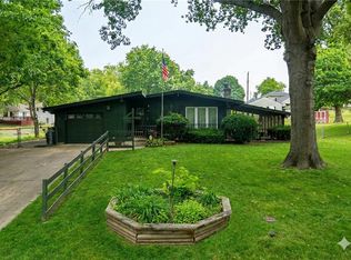 2527 S Queen Ridge Dr, Independence, MO 64055