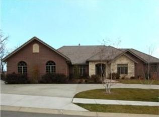 9752 Sunset Cir, Lenexa, KS 66220