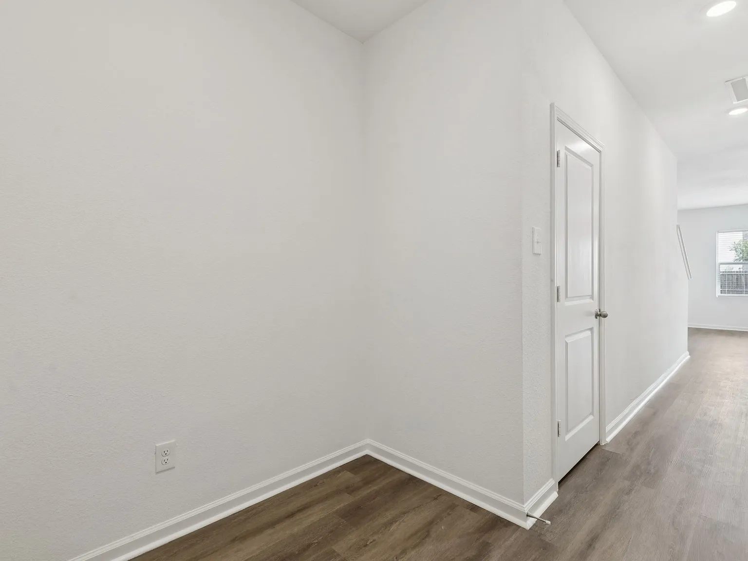3 bed, 2.5 bath, 1826 sqft, $1,750 — Photo 2