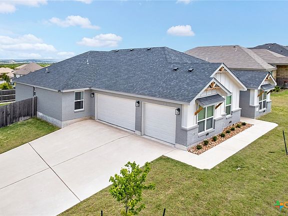 2nd image of 203 Fawn Ridge Dr