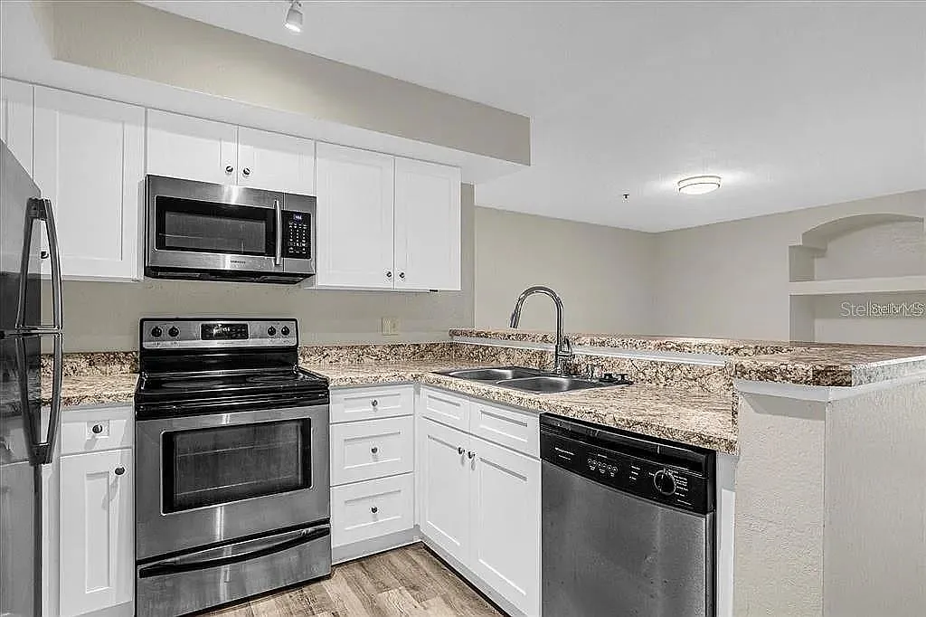 2 bed, 2.0 bath, 1133 sqft, $1,799 — Photo 3