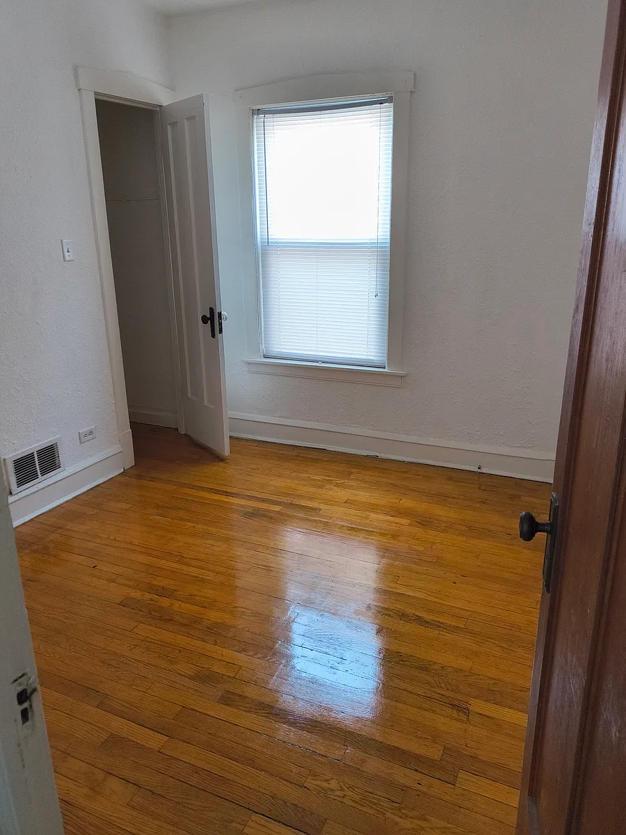 Building Photo - 1144 N Mayfield Ave #2