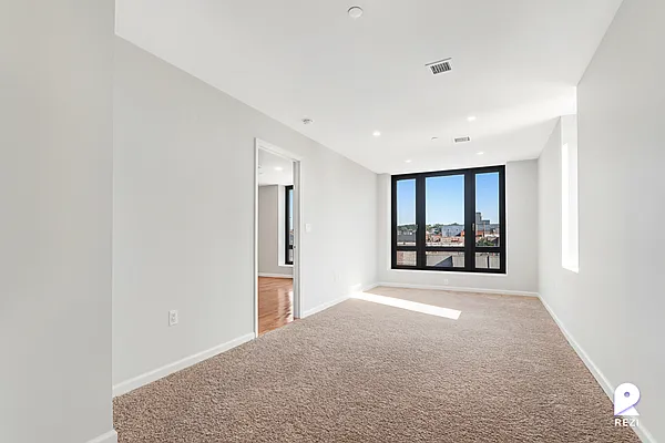 Rented by REZI | media 29