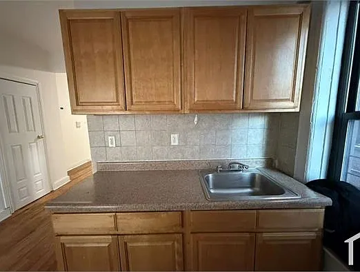 3 bed, 1000 sqft, $3,058 — Photo 4