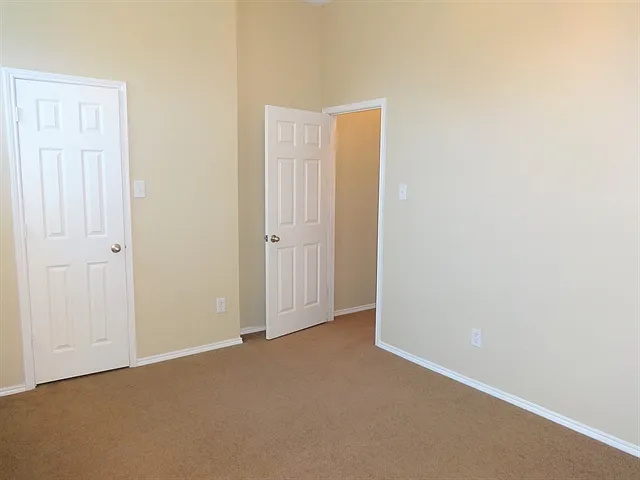 9501 Navarro St — Photo 13