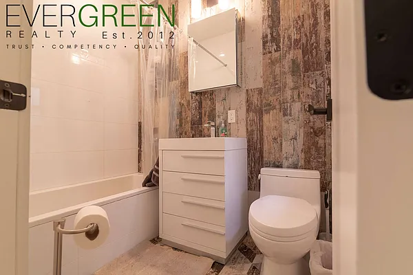 Rented by Evergreen Apartments BK | media 25