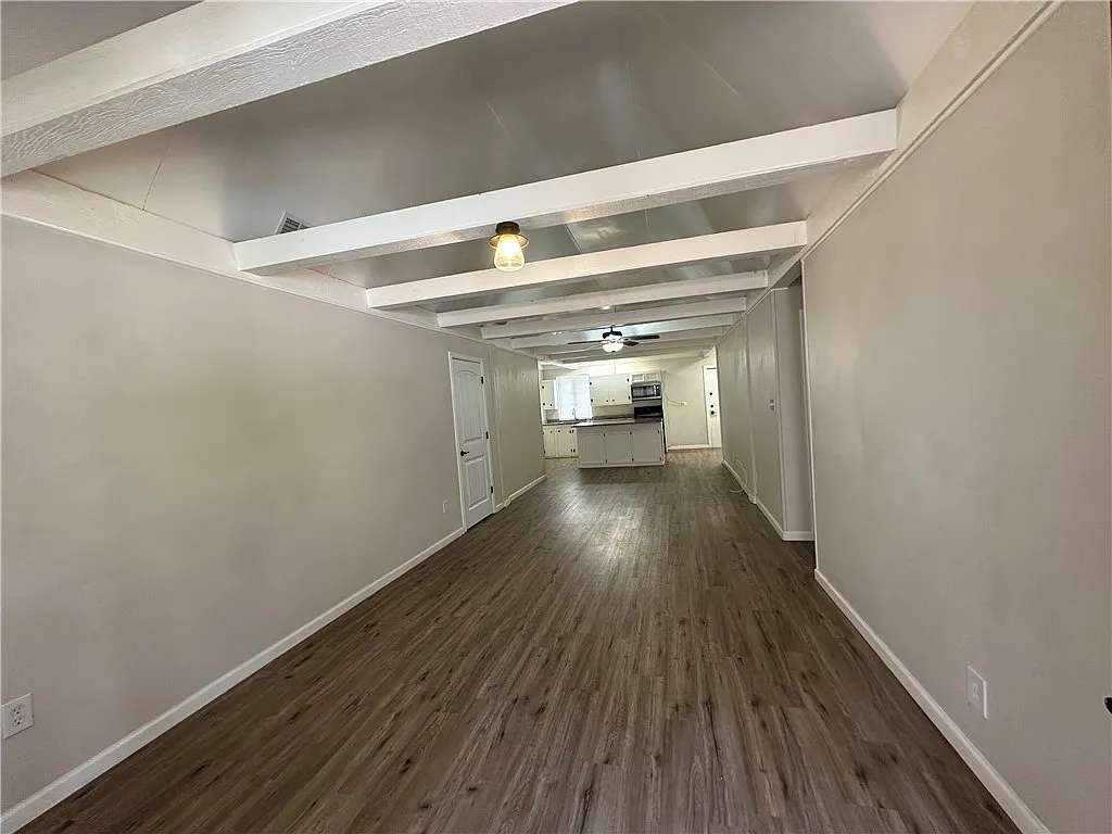 3 bed, 2.0 bath, 1435 sqft, $1,750 — Photo 3