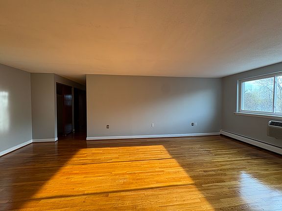 5th image of 138 Store Ave #5Q