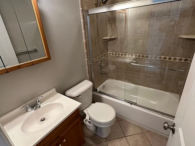 1609 Bainbridge St #3 — Photo 11