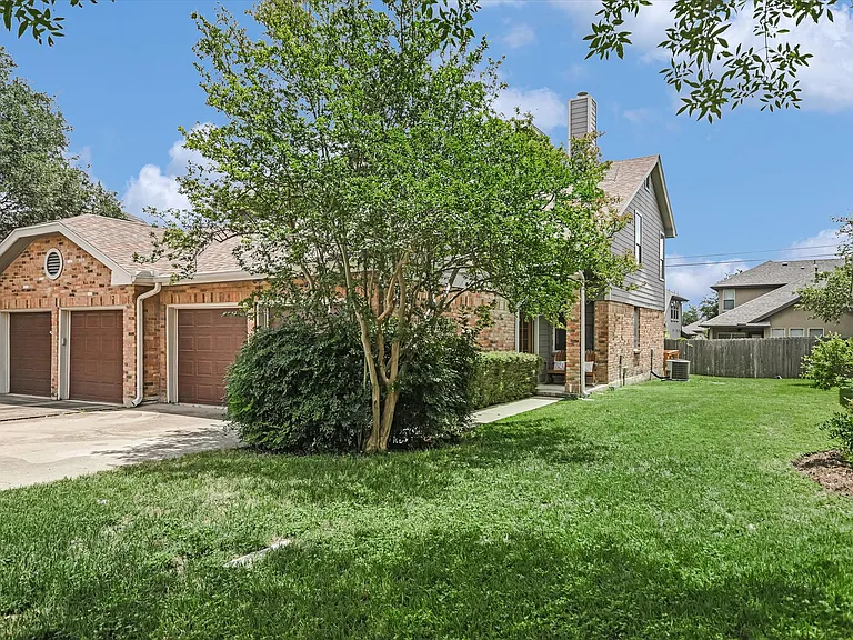 8601 Cima Oak Ln #A — Photo 1