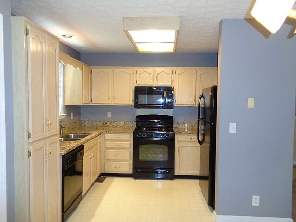 4th image of 2133 Melody Dr