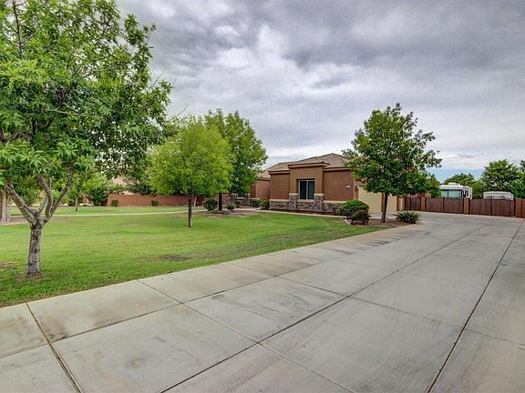 3rd image of 2746 E Via Del Arboles