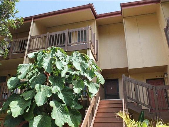 Entry on 2nd floor. Townhouse is on level 2 & 3