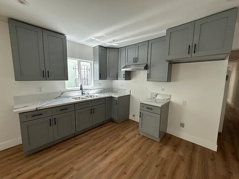 1253 W 65th St — Photo 3