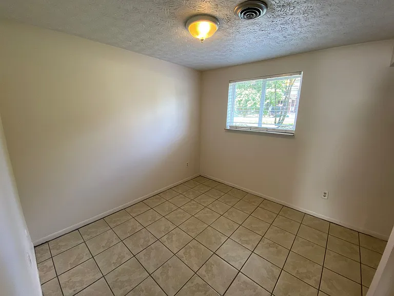 E 14th Ave 107-121 NCRII — Photo 10