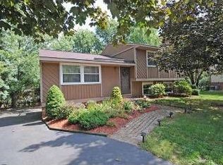 2211 Open Meadow Cir, Bridgeville, PA 15017