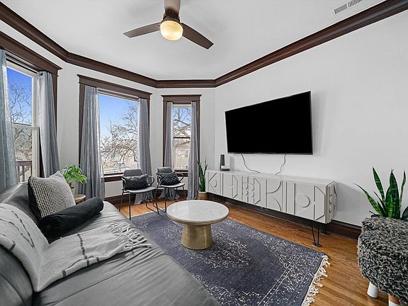 5th image of 1922 N Washtenaw Ave #2E