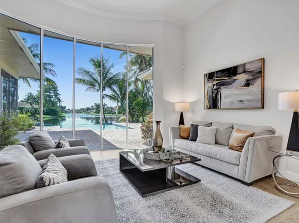 12600 N Stonebrook Cir, Davie, FL 33330