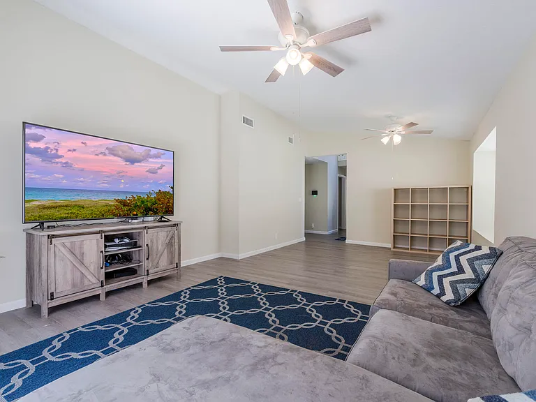 1306 Wild Daisy Ln — Photo 5