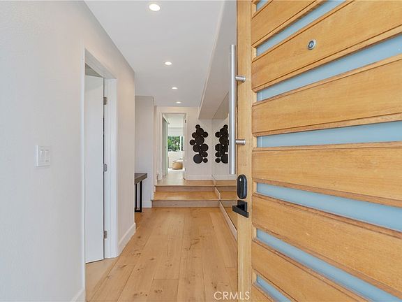 2nd image of 30 Reef St APT 3