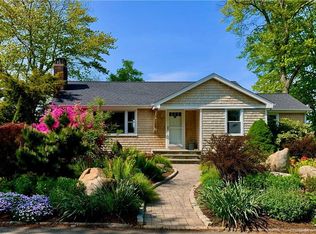 33 Fenway Rd, Branford, CT 06405