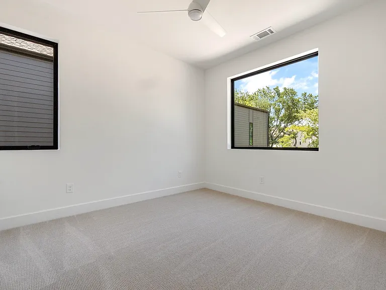 2322 Kirby St — Photo 17