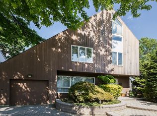 217 Stuart Rd, Valley Stream, NY 11581