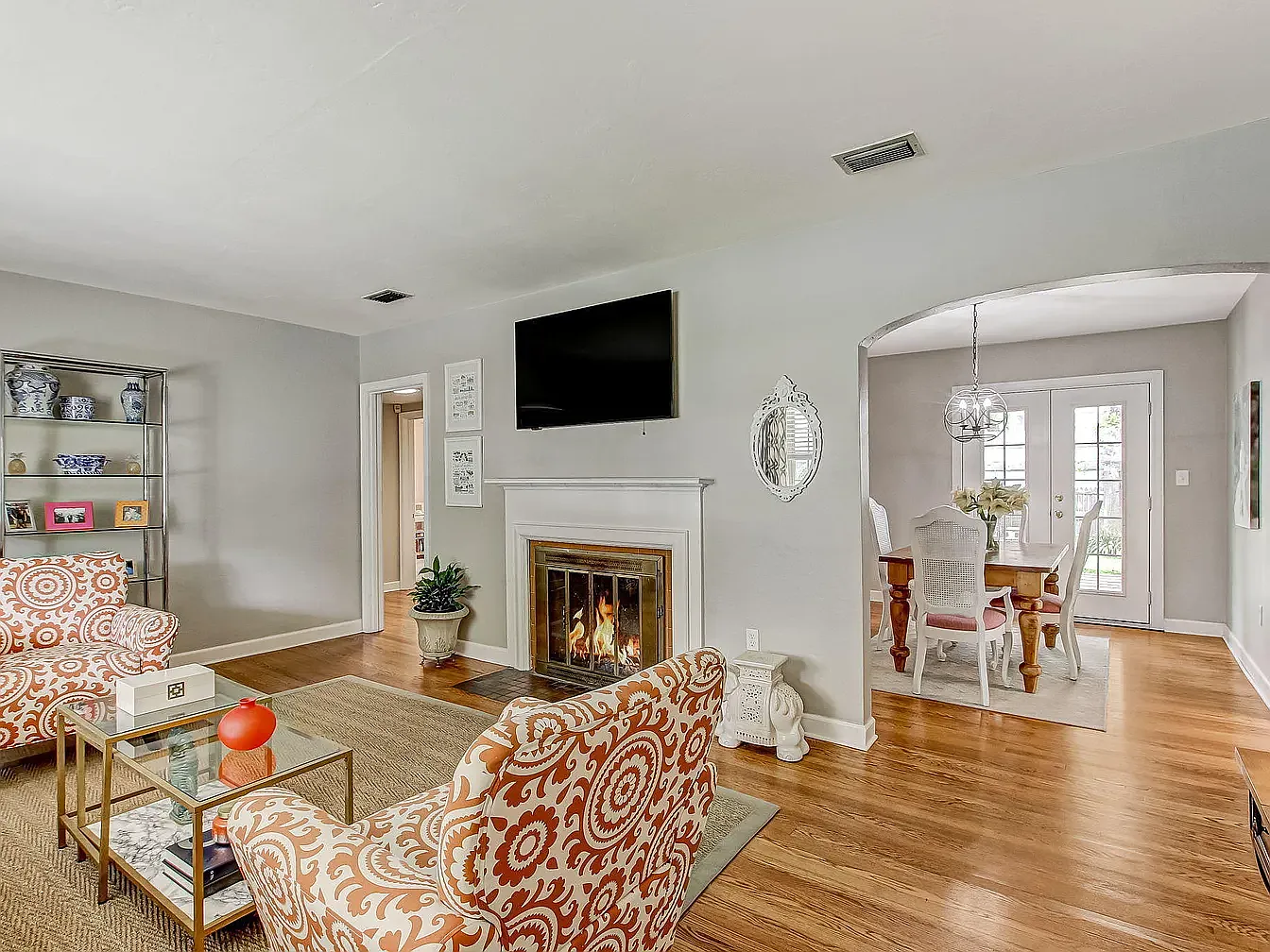 3 bed, 1211 sqft, $2,000 — Photo 3