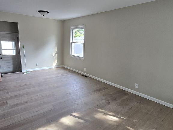 5th image of 1631 Ackley Ave #1631