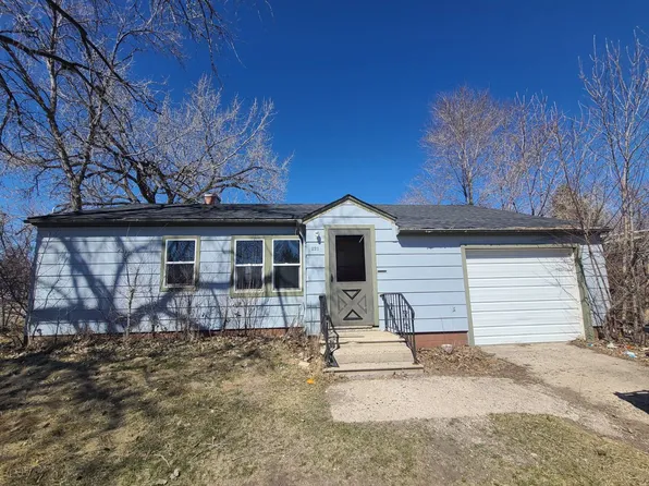 220 12th St W, Bottineau, ND 58318