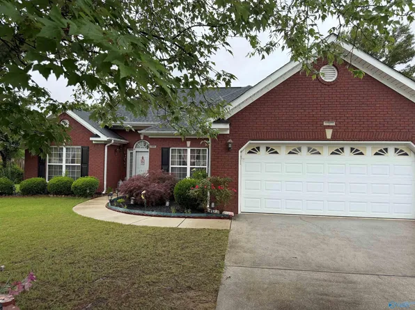 1917 Red Sunset Dr SW, Decatur, AL 35603