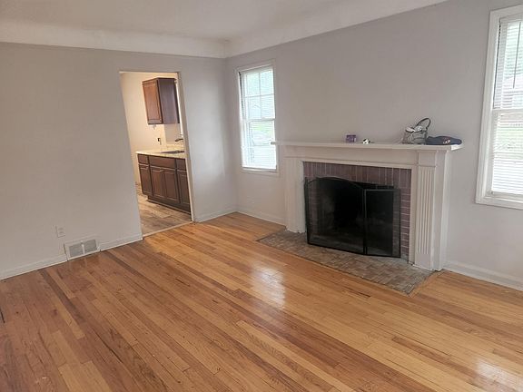 3rd image of 15677 Eastwood St