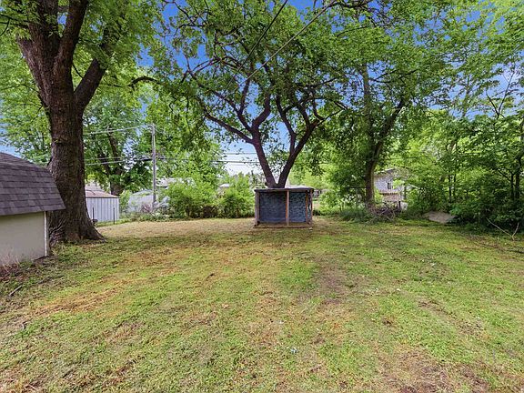 4th image of 209 S Trout Ave